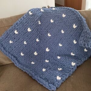 NEW! Large toddler/baby throw blanket chunky knit  blue